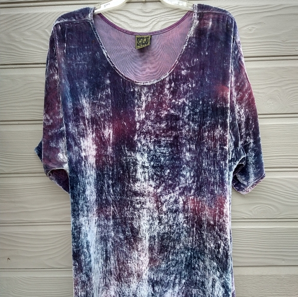 Two Heads Studio top - Picture 1 of 4